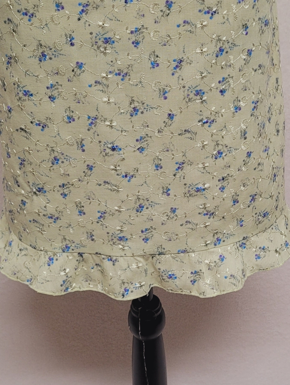 90s Vintage IZ Byer Sage Green Floral Embroidered Ruffle Hem Mini Dress 12 - Picture 4 of 12